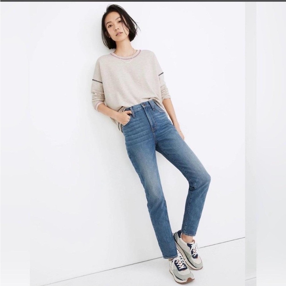 High-Rise Straight Leg Jeans in Medium Blue